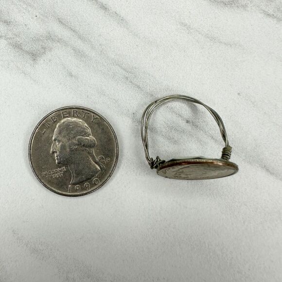 Vintage Wire Wrapped 1967 Roosevelt Dime Coin Ring Size 7 ✨ - Picture 2 of 8